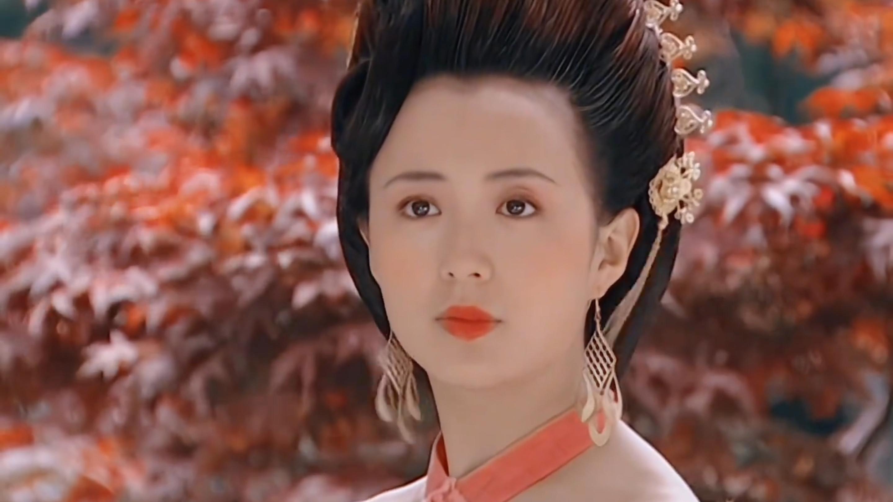 杨童舒:古装剧中的鹅蛋脸美人 杨童舒凭借其独特的鹅蛋脸型,被誉为天