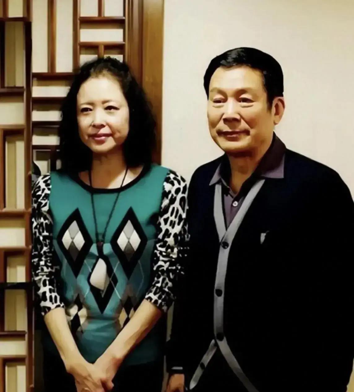李小燕:跨越年龄差距,共谱幸福婚姻的传奇 李小燕,一位才华横溢的演员