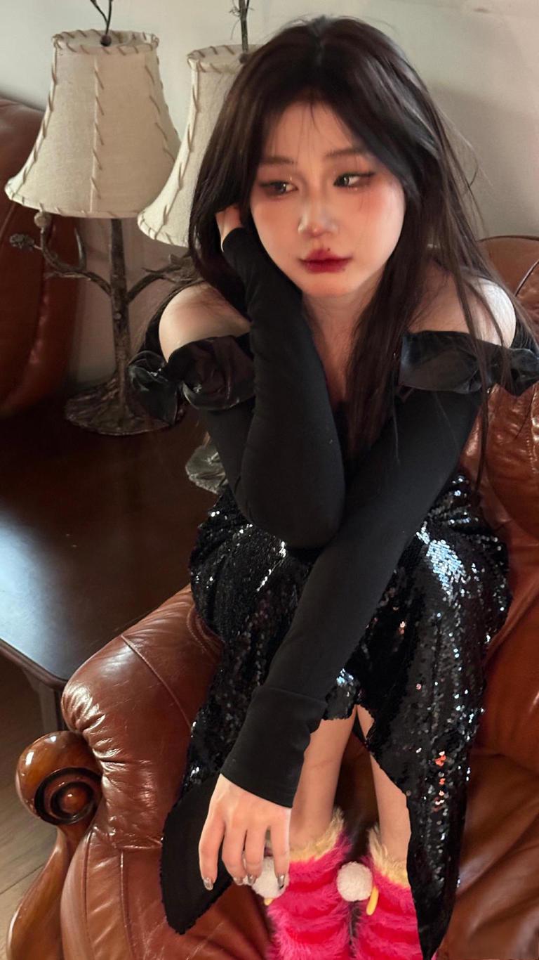 金靖生日美照惊艳亮相:从搞笑女到精灵少女的华丽转身 12月23日,金靖