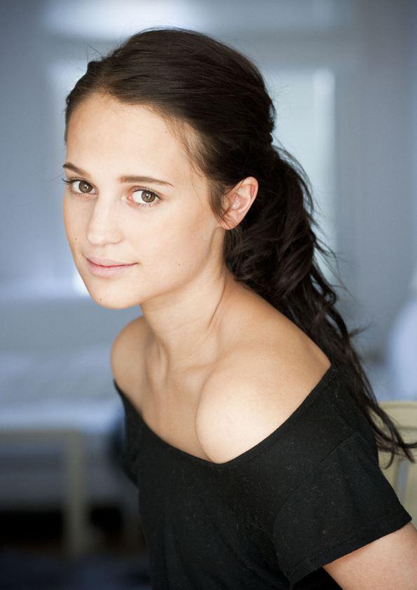 "坎妹"艾丽西亚·维坎德:好莱坞的新星 "坎妹"艾丽西亚·维坎德,这位