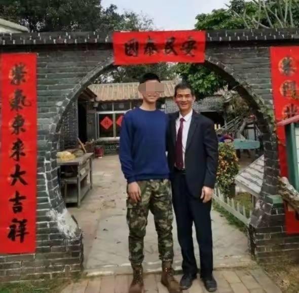 张岳:一个深爱儿子的父亲 2021年3月,埃默里大学的一位哲学专业学生张