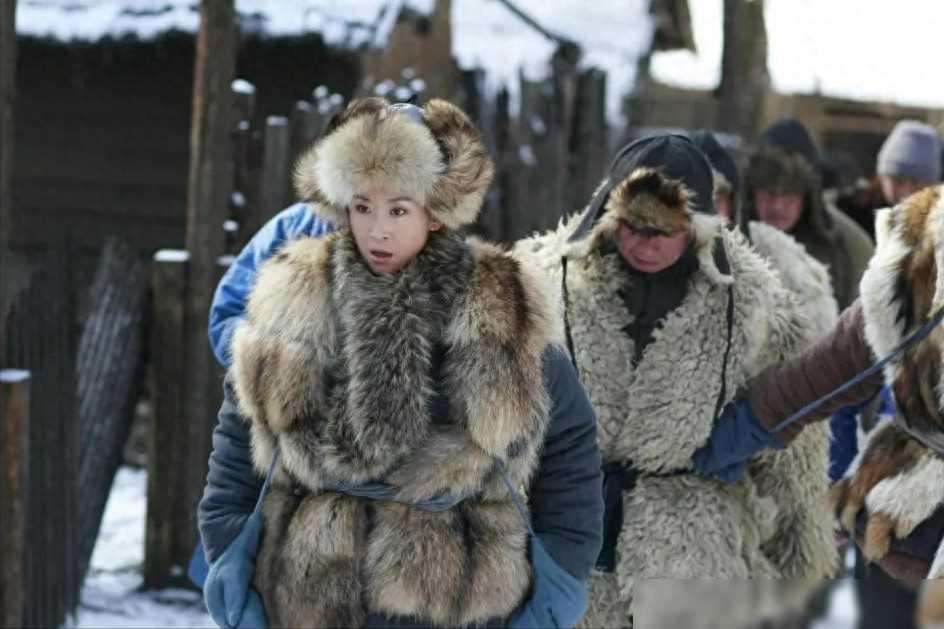 《闯关东》:红姐的故事 红姐是一个极具魅力,表面看似洒脱自在的女性