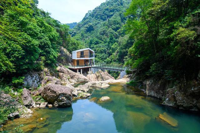 永嘉县的龙湾潭国家森林公园,是温州的自然瑰宝,一处令人惊叹的国家