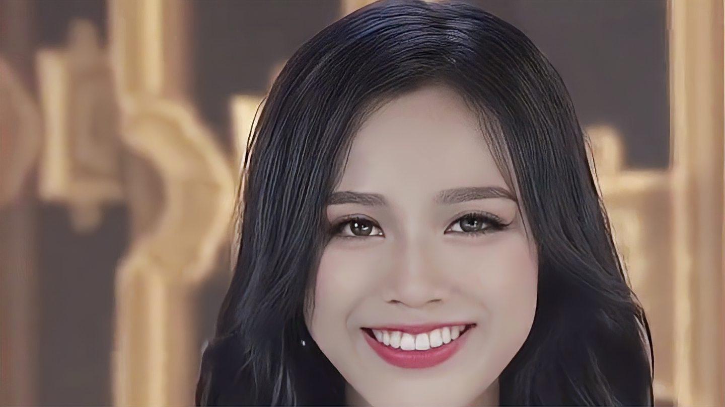 杜氏河:从贫民窟走出的越南选美冠军 出生于2001年的杜氏河,是越南