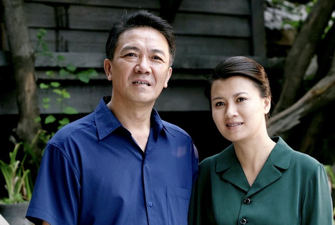 史兰芽:三婚嫁给李幼斌 史兰芽是一位备受尊敬的实力派女演员,她的