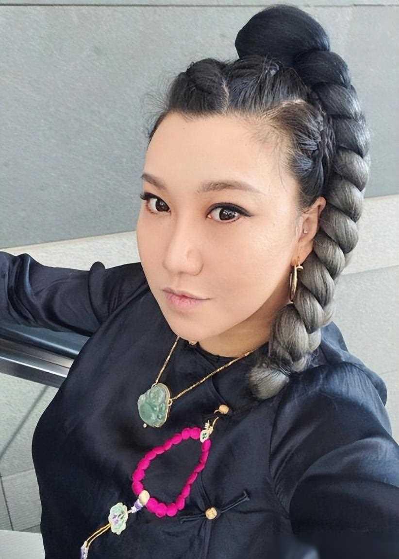 范湉湉:三年磨砺,王家卫改变命运 范湉湉的演艺生涯并不平坦,但王家卫
