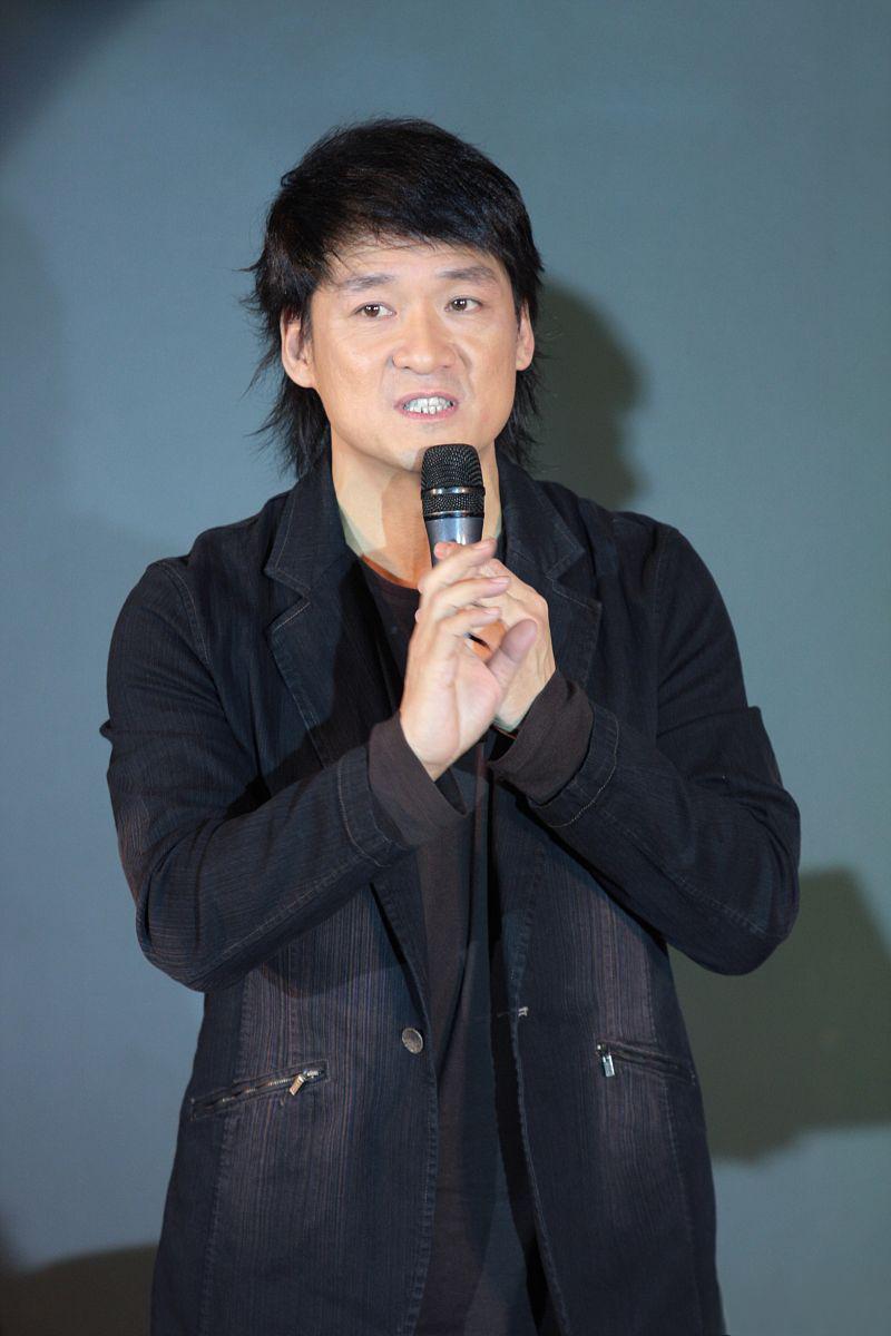 周华健:华语乐坛的常青树,音乐传奇的缔造者 周华健,这个名字自上世纪