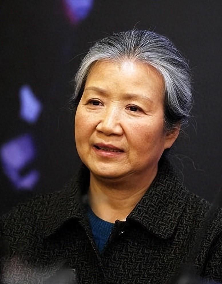 无儿无女却与丈夫相伴57年的影视传奇 曹翠芬,这位国家一级演员,在