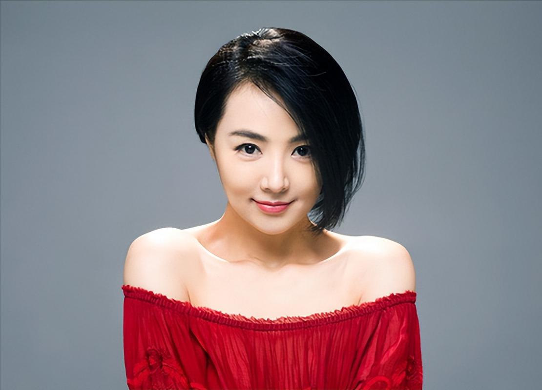 姜宏波:出道26年无绯闻 姜宏波是一位出道26年无绯闻的女演员,被大家