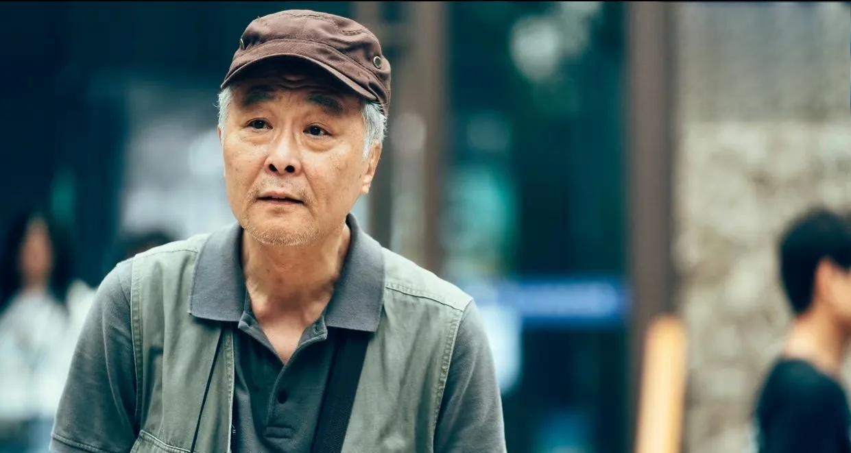 钱波:无子嗣却幸福满溢的"黄金配角" 钱波,这个名字可能不为人熟知,但