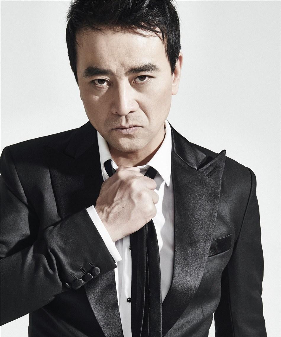 罗钢:平凡中的人生乐章 罗钢,一个名不见经传的演员,他的故事承载着