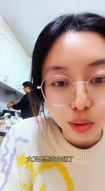 郭威:直播达人到温馨父亲 郭威及妻子田静的直播间,以其温馨和睦的