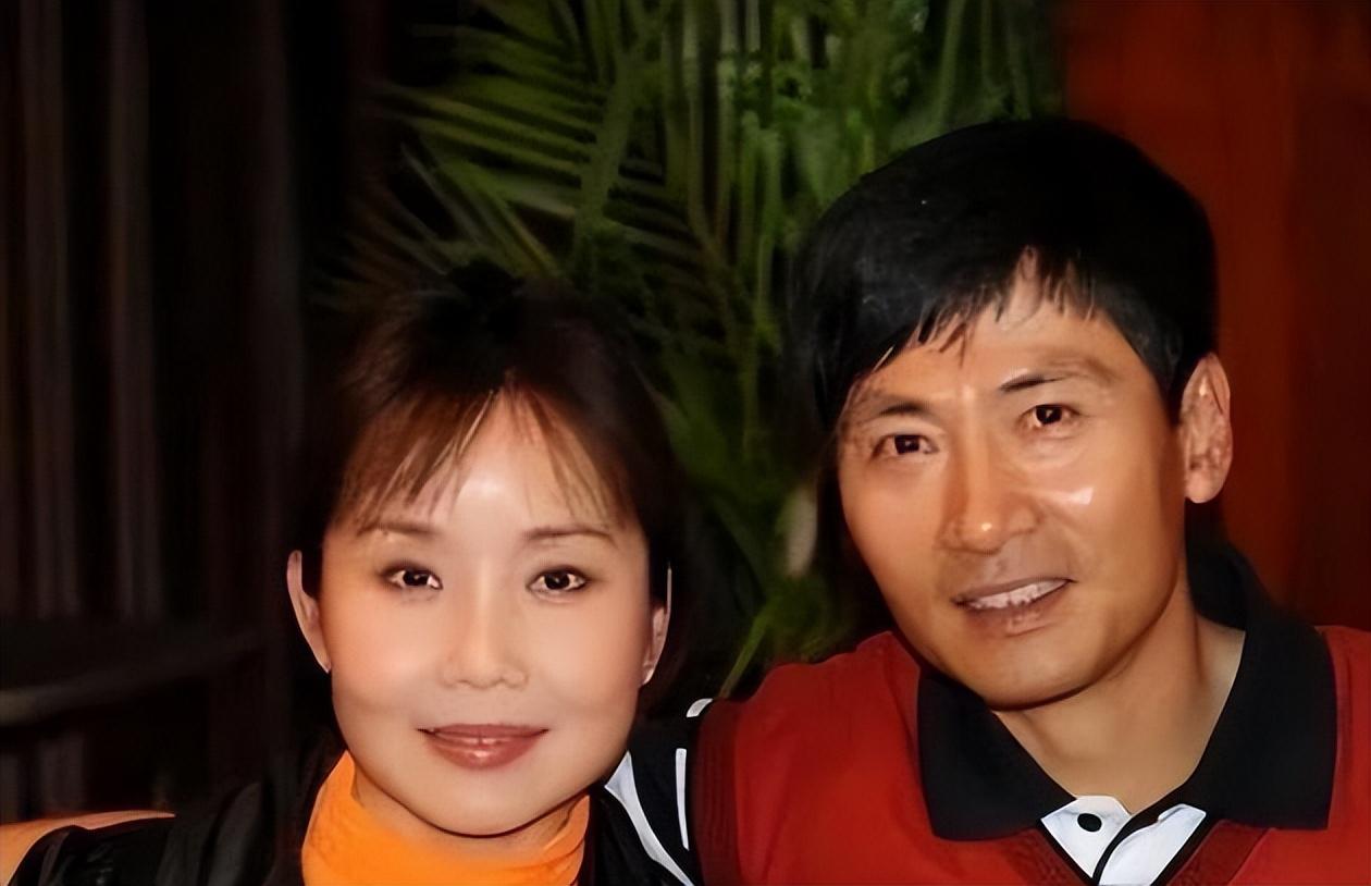 陆剑民和胡月:36年爱情长跑的娱乐圈佳话 在娱乐圈这个瞬息万变的