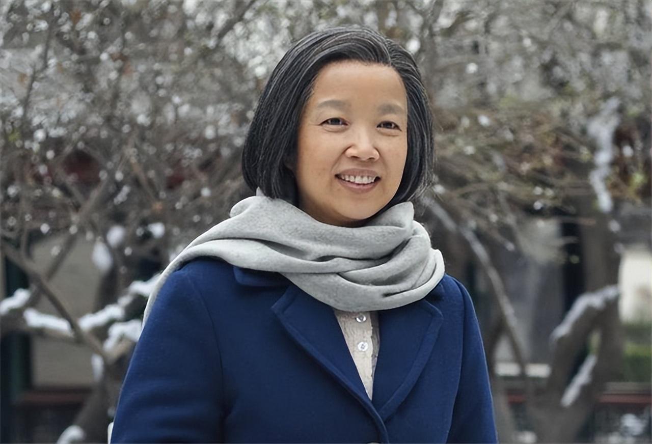 黄薇:从央视主持人到特型演员,四次"意外"改写人生 黄薇,这位央视前