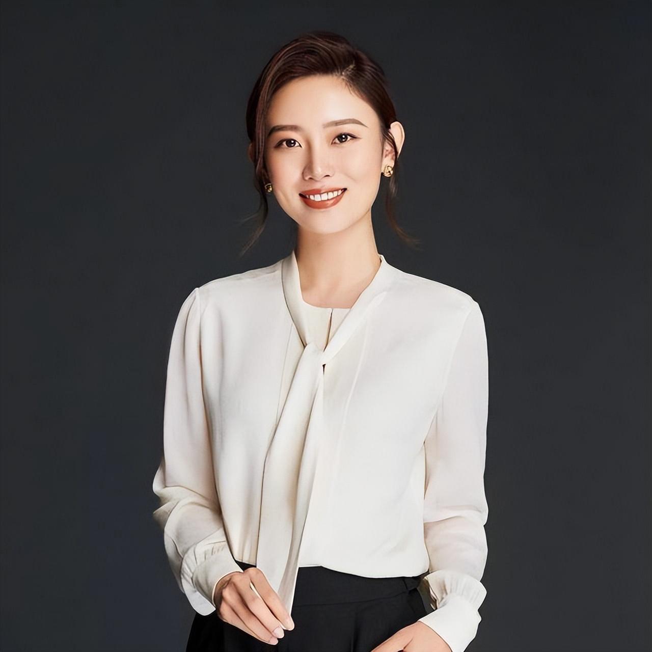 央视主持人李七月:从农业频道崛起,逆境中绽放的90后女主播 李七月