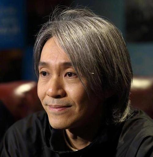 周星驰62岁新戏选角 周星驰62岁,为新戏选角,对演员的演技,形象,气质