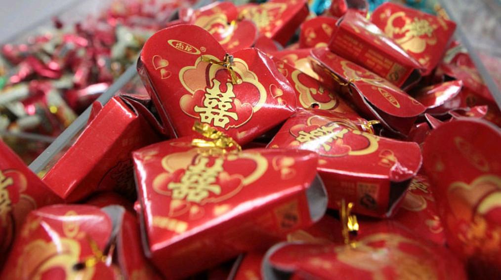 数学老师结婚给学生发喜糖红包:关爱与亲近的体现 贵州毕节一位数学