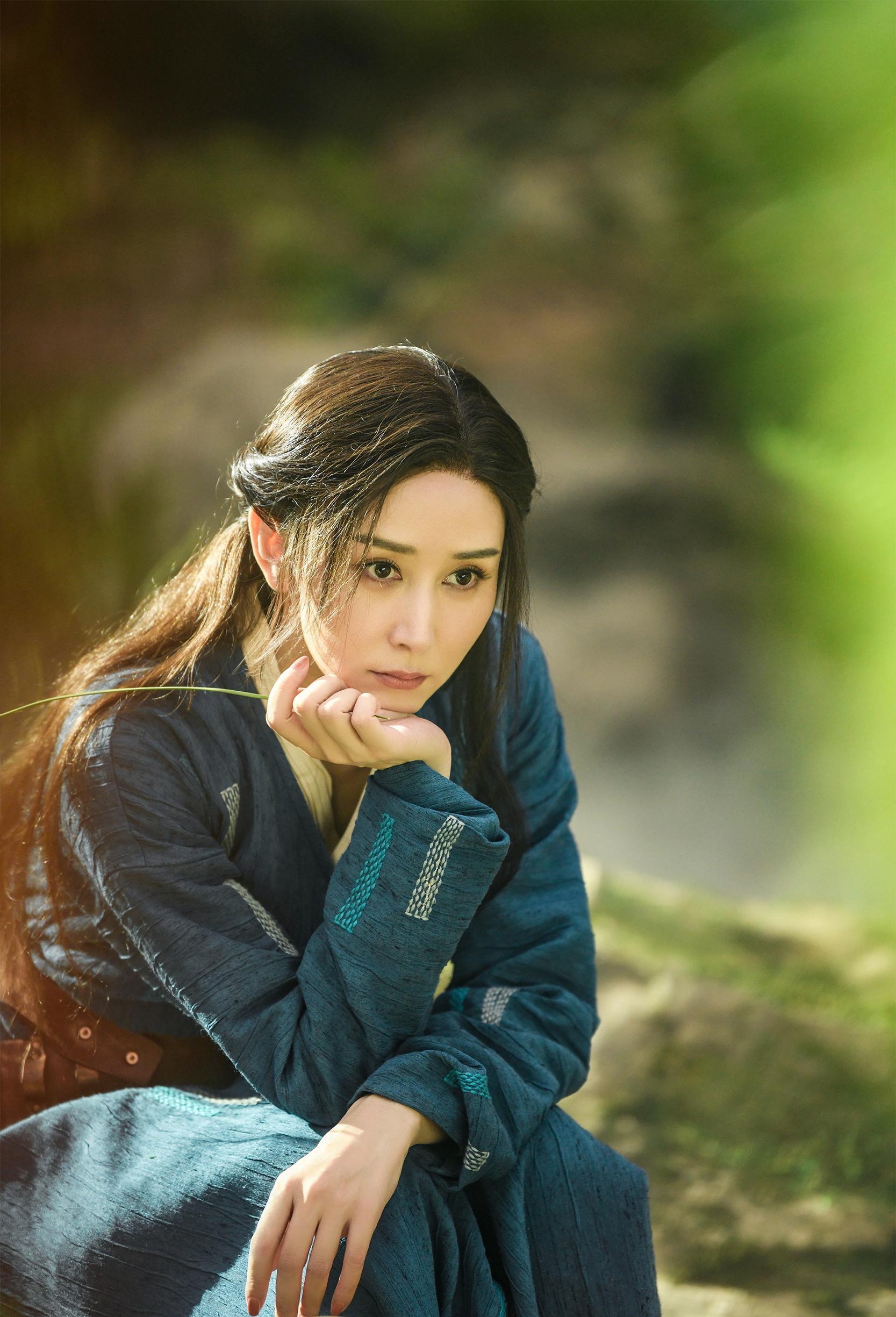 胡静:年龄非阻碍,经验成魅力,引领中年演员新机遇 胡静用自己的行动