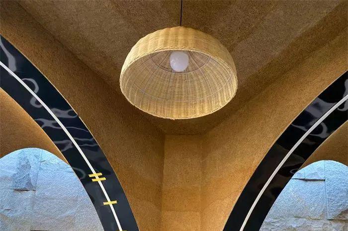 夯土墙立面装饰正在经历一场革新,如何将现代设计元素融入其中,创造出