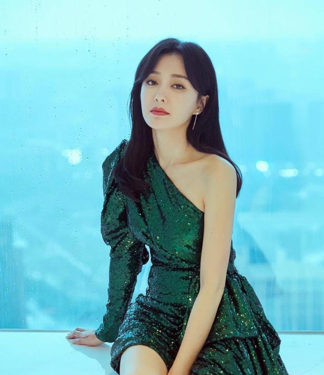 历经风雨仍保持优雅 秦岚,这个名字在娱乐圈中有着不俗的口碑