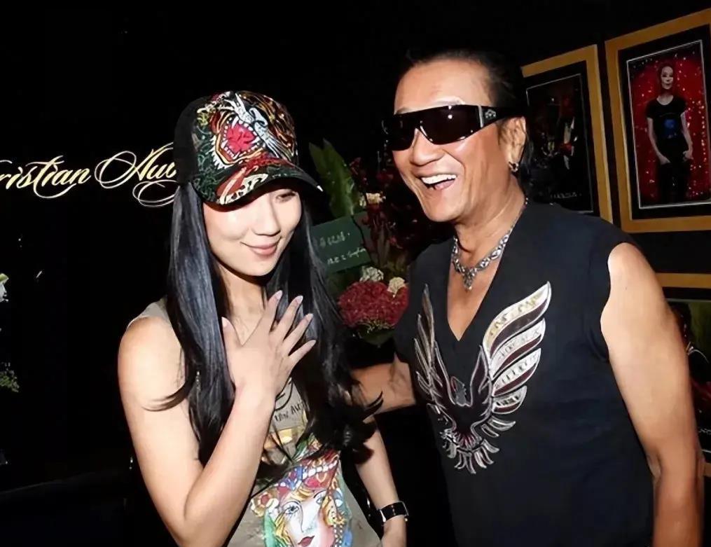 谢贤谈与小49岁女友coco:纯粹精神交流,背后原因引人深思 谢贤在接受