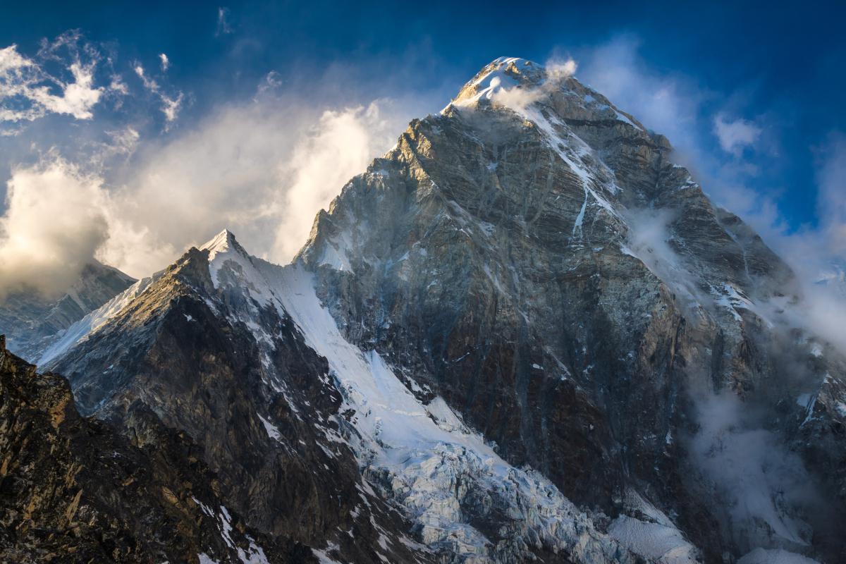 连绵起伏的高山图片图片