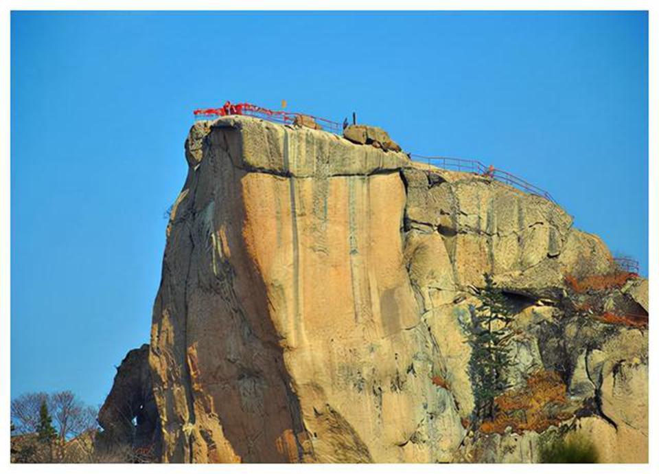 天华山:万景奇山 天华山,被誉为"万景奇山",位于辽宁省,距离丹东市仅