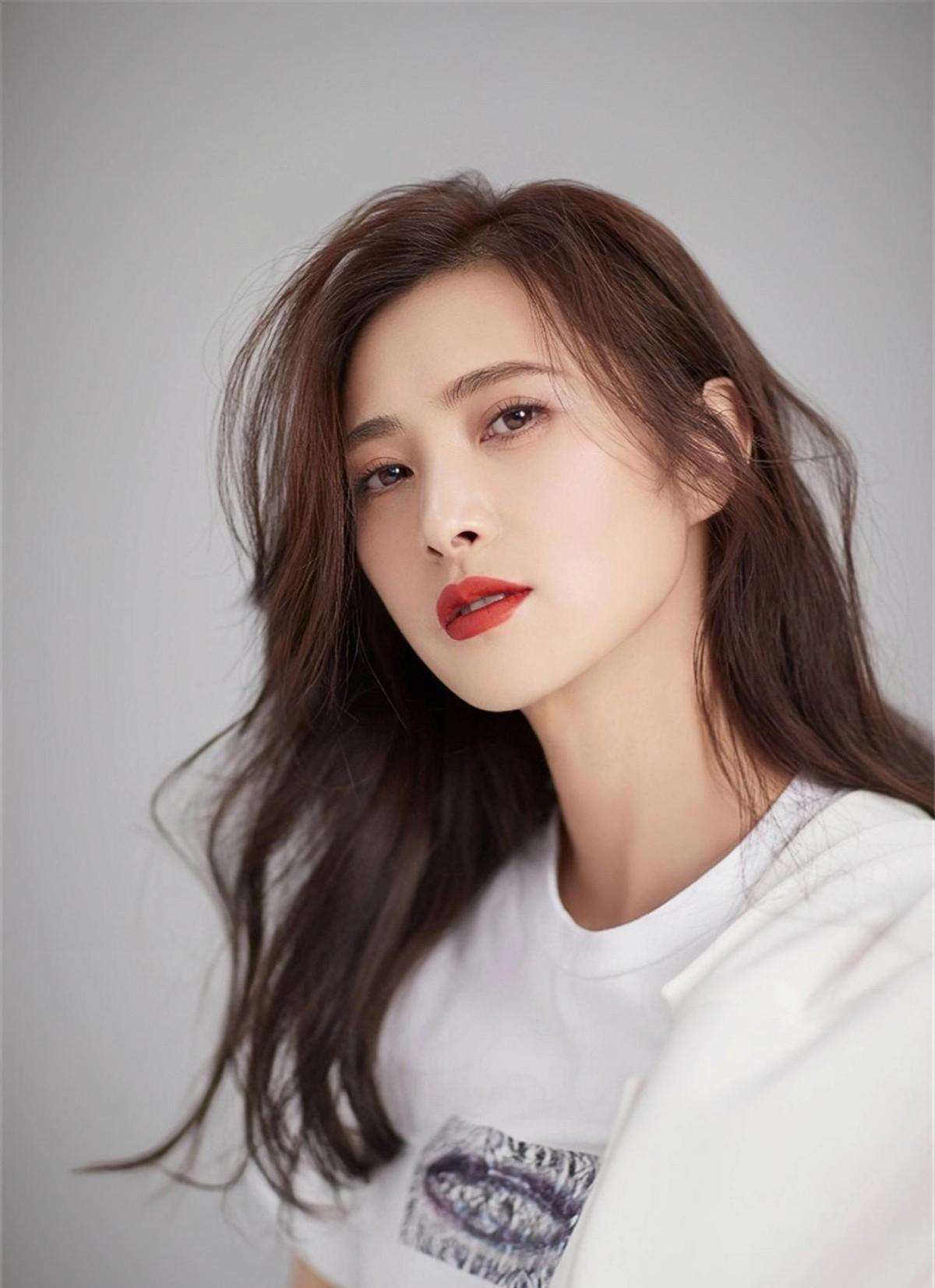 隋俊波:演艺之路的坎坷与辉煌 隋俊波,这位实力派女演员在演艺生涯中