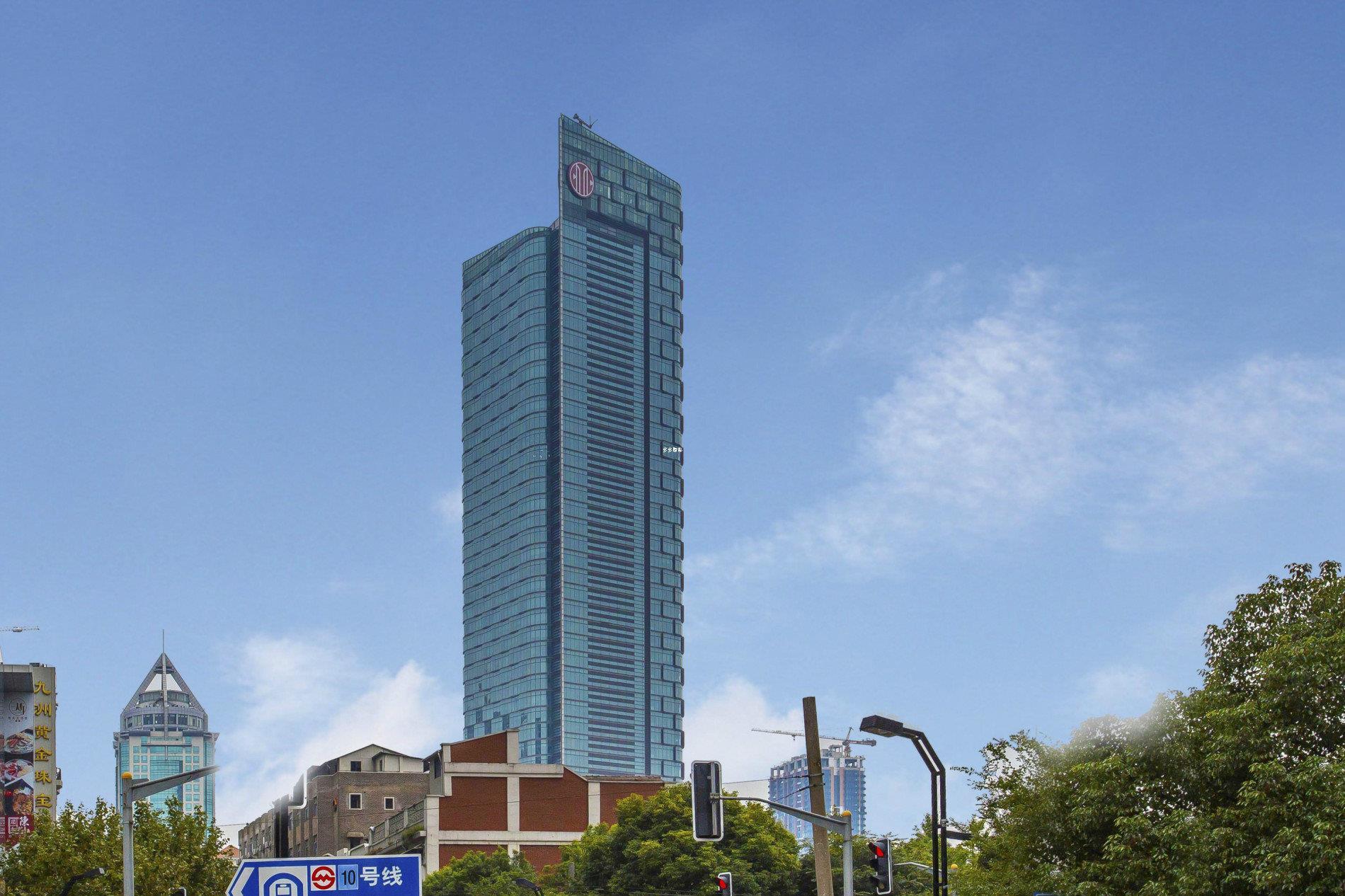 上海中信广场写字楼:商业领袖的聚集地 上海中信广场作为城市的地标性