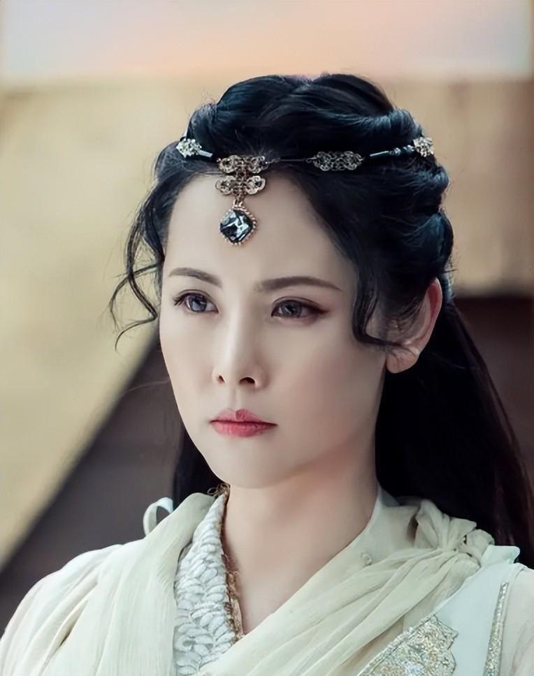 杨明娜:从坎坷婚姻看娱乐圈与生活的交错 杨明娜,一位才华横溢的演员