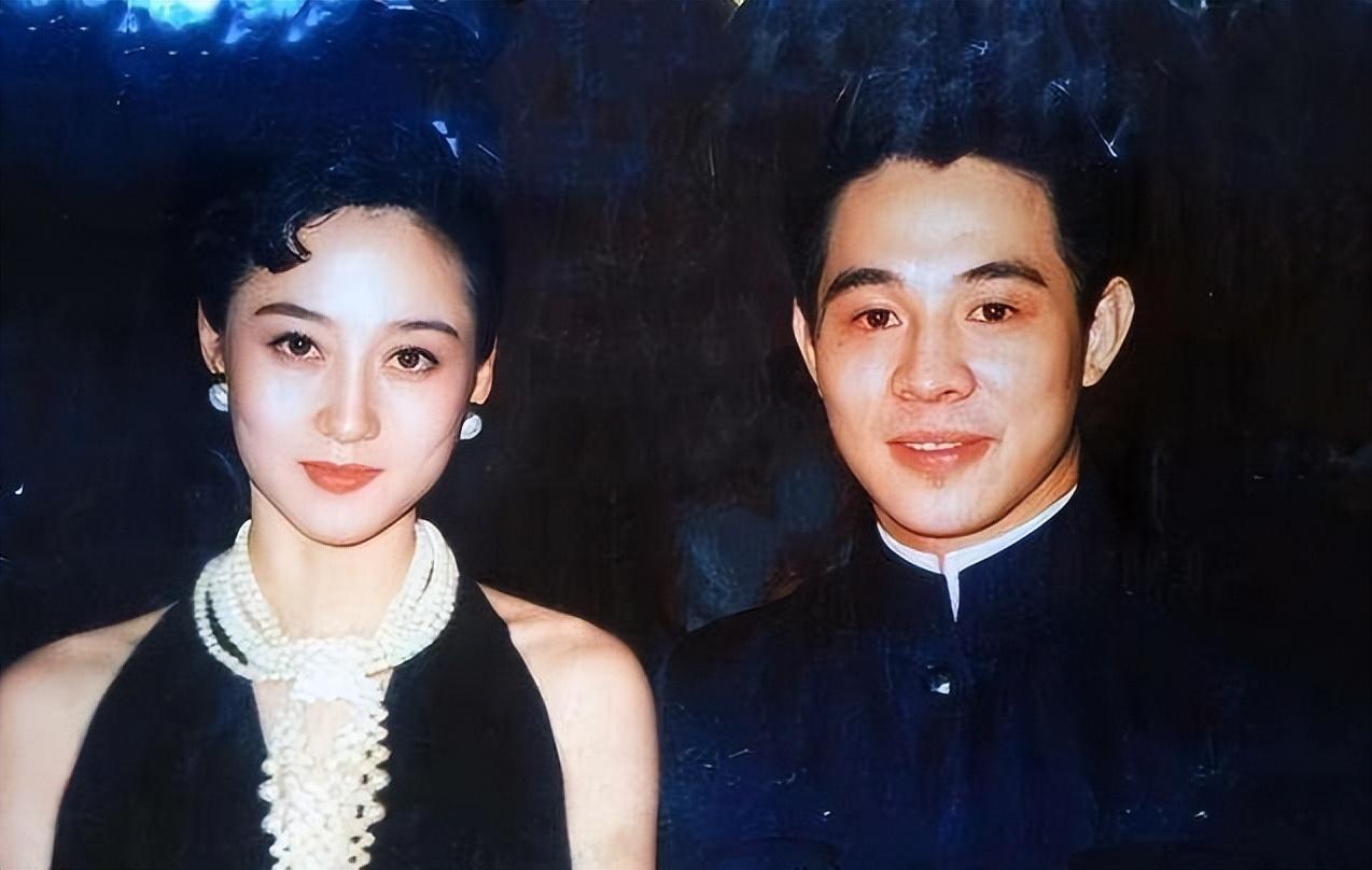 甜蜜背后的心酸与幸福 在娱乐圈的璀璨舞台上,利智和李连杰的爱情故事