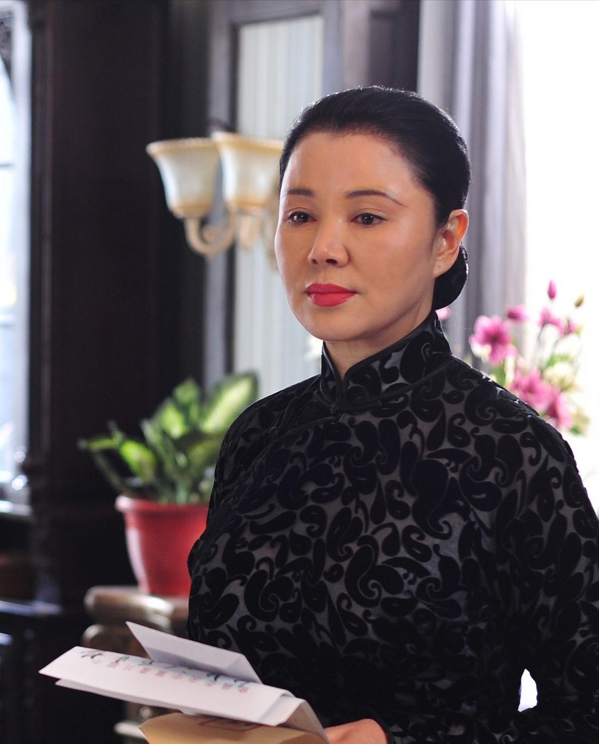 于小慧:历经风雨,母爱如海,独立闪耀 于小慧,58岁依然单身,却凭借母爱