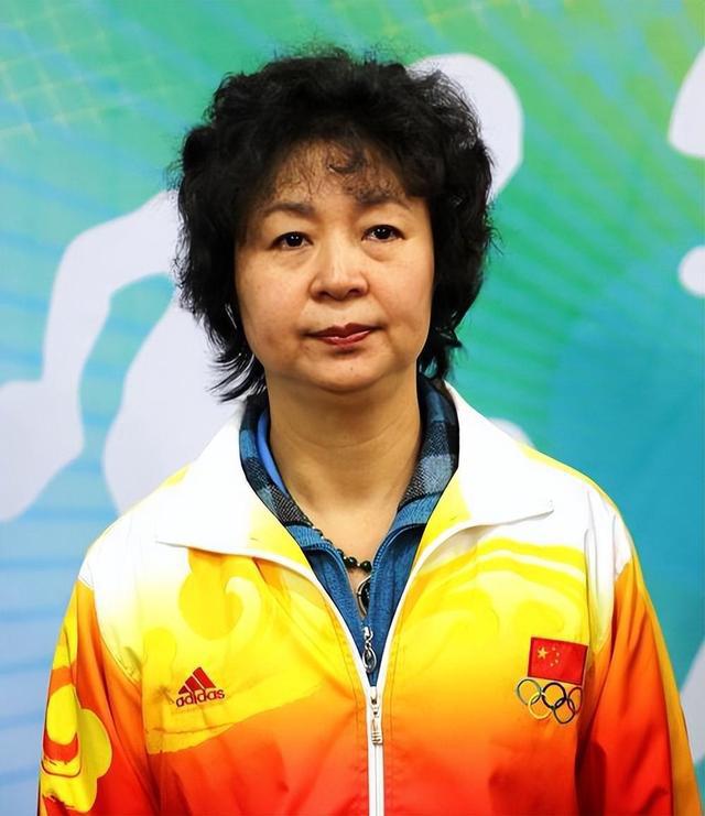 女乒传奇曹燕华:赛场外的波折与重生 曹燕华,这位中国乒乓球的传奇
