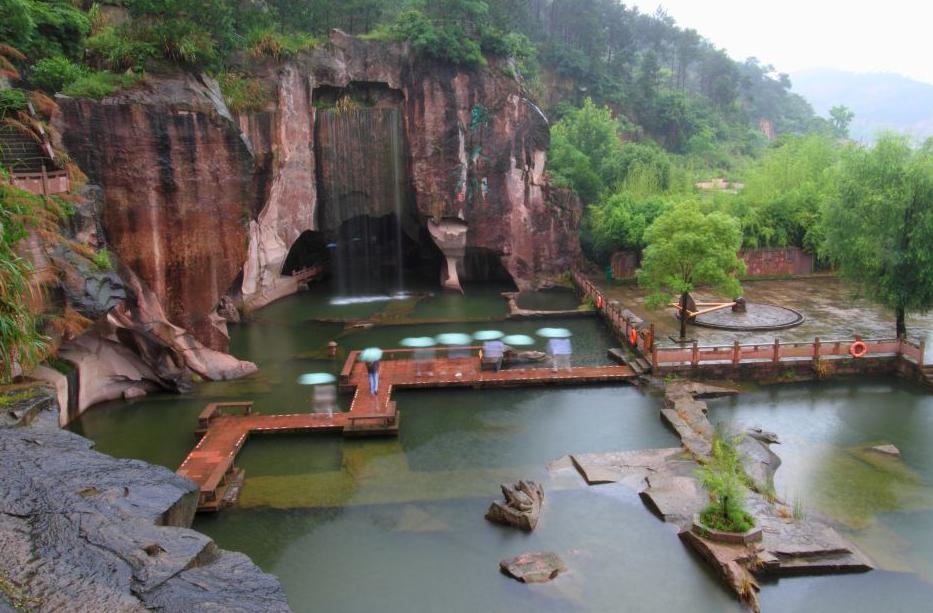 蛇蟠岛旅游区:探索自然与人文的神秘交响曲 蛇蟠岛旅游区,位于台州市