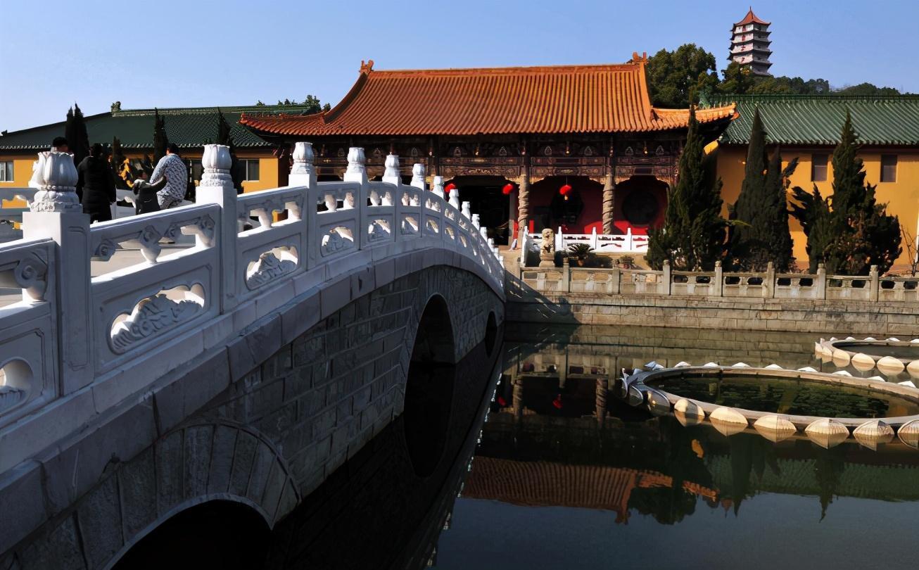 江西九江东林寺:千年古刹 江西九江的东林寺,一座拥有千年历史的古刹