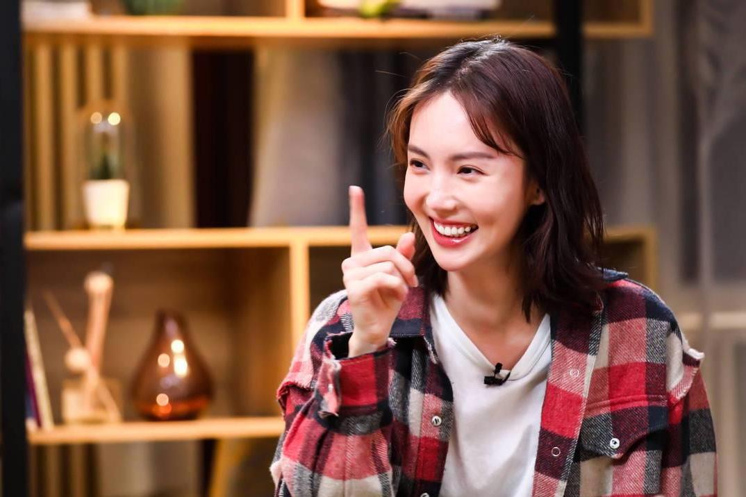 内娱富婆金晨:豪宅,送礼物,轧戏赔于正数百万 金晨是一位内娱富婆