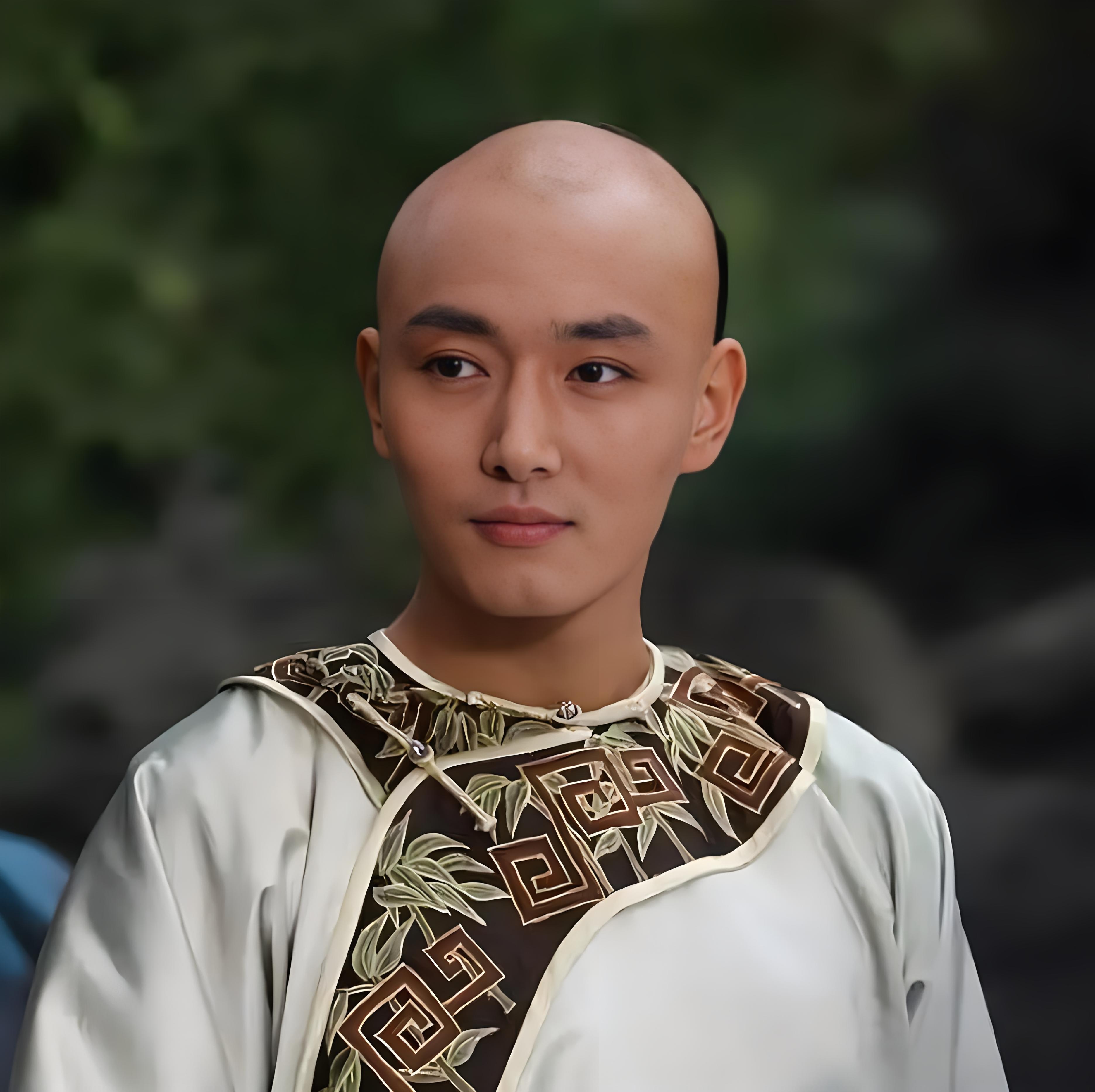 果郡王爱上甄嬛并非偶然,甄嬛的美丽与才情深深地吸引了果郡王,甄嬛