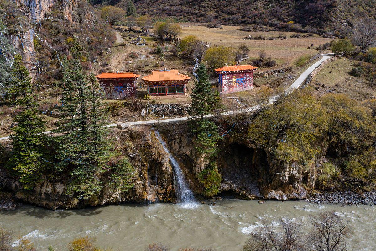 孟屯河谷,位于四川省阿坝藏族羌族自治州理县境内,是一处集瑰丽自然