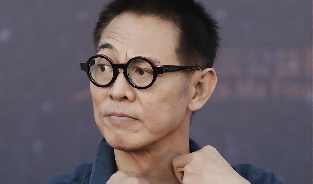 李连杰的身体状况 李连杰自从得了甲亢之后,身体出现了非常大的反应