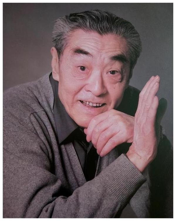 濮存昕:孝心与家庭责任感的坚守者 濮存昕,这位备受尊敬的演员,在70岁