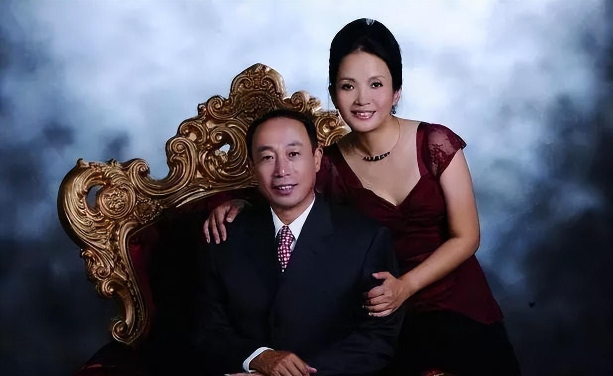 如何用温情磨平张丰毅的硬心肠 在娱乐新闻的纷繁中,张丰毅与霍凡的