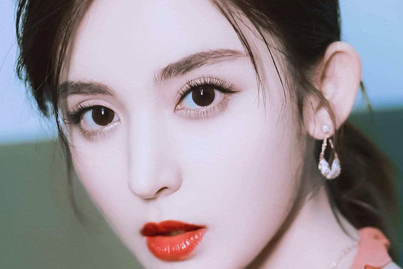 成熟魅力彰显性感优雅 古力娜扎,备受瞩目的新生代女星,演技自然流畅