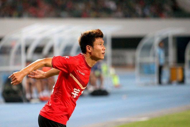 前国脚徐亮:揭秘中国足球黑幕 前国脚徐亮近日在采访中披露了自己为