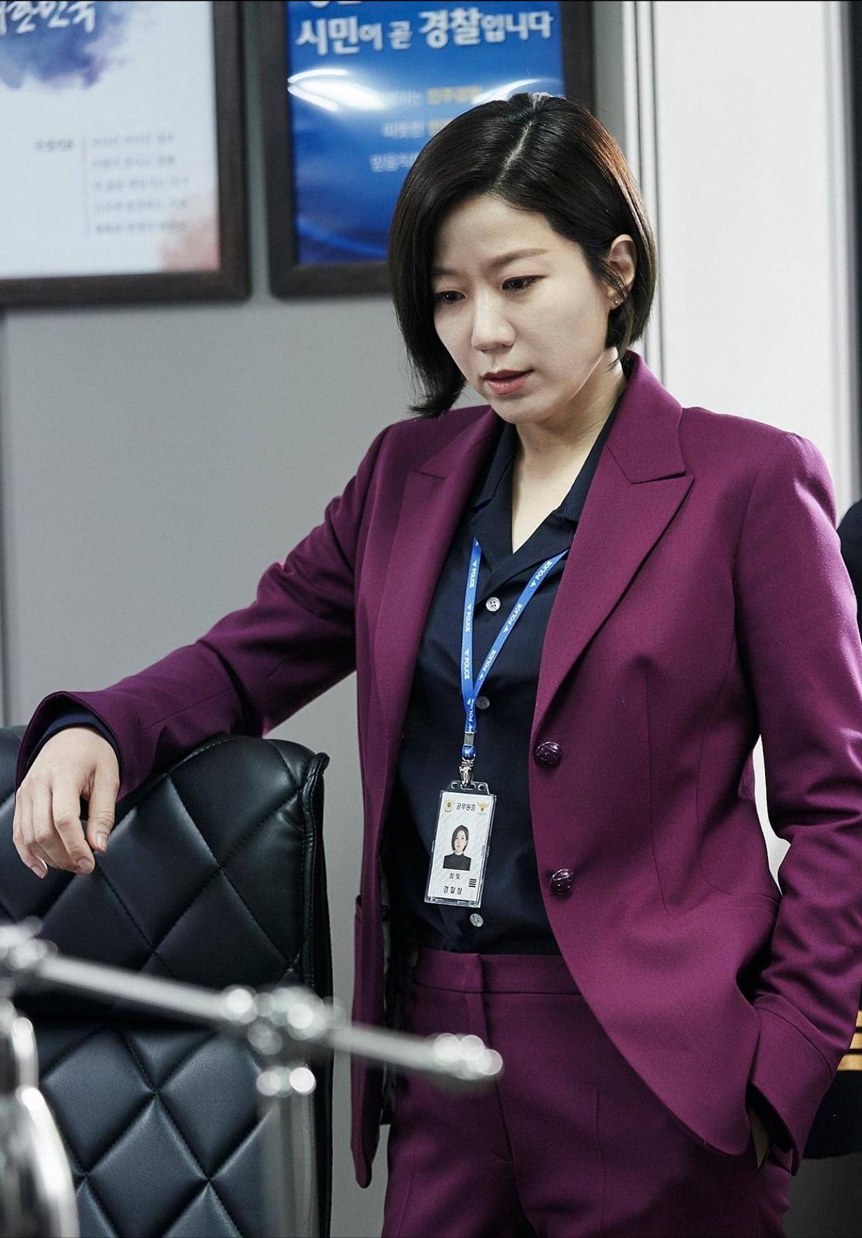全慧珍:家庭的坚守者 全慧珍,李善均的妻子,是一个坚守家庭的女性.