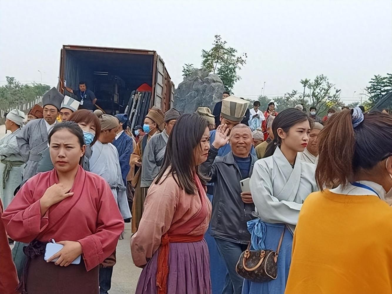 群演的真实状况究竟如何?他们的收入和付出成正比吗?