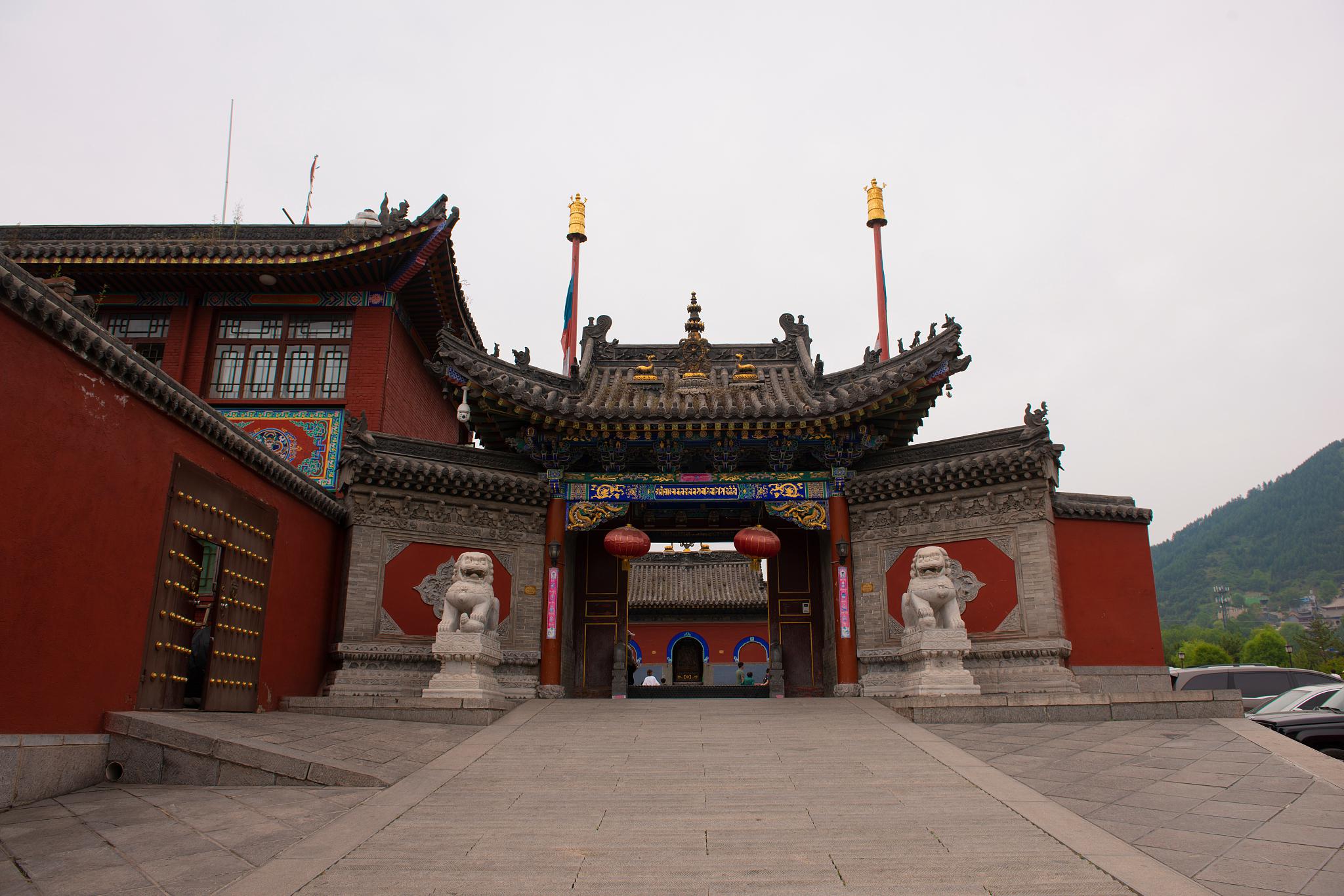 五台山金界寺:历史与神秘的佛教圣地 五台山金界寺,位于五台山黛螺顶