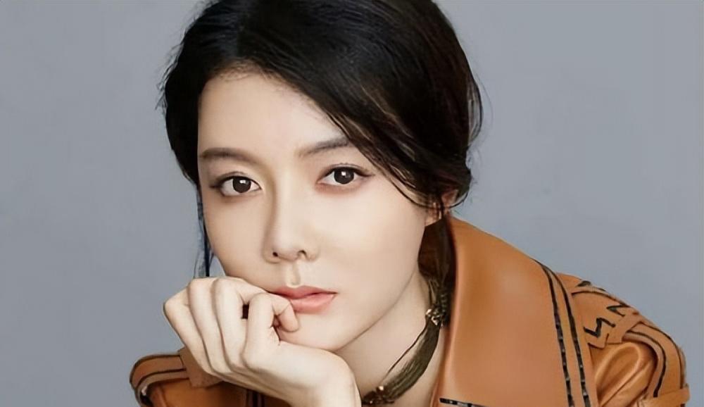 车晓:演艺世家的女儿 车晓,一位演艺世家的女儿,28岁嫁入豪门,悲运