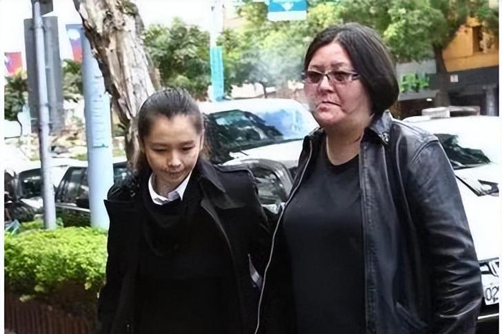 娱乐圈女教父:邱黎宽的侠义人生 邱黎宽,娱乐圈女教父,捧红王菲,那英