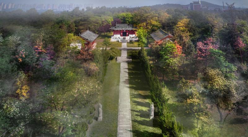 蚌埠市的璀璨明珠 龙子湖,位于蚌埠市东郊,是一颗璀璨明珠,横卧在曹山