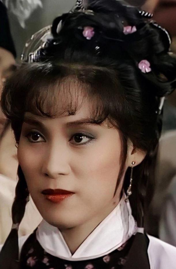 穆念慈杨盼盼:岁月沉淀下的优雅与从容 在金庸先生的武侠小说中,穆